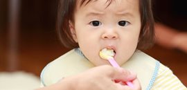 Alimente pentru infanți și copii mici